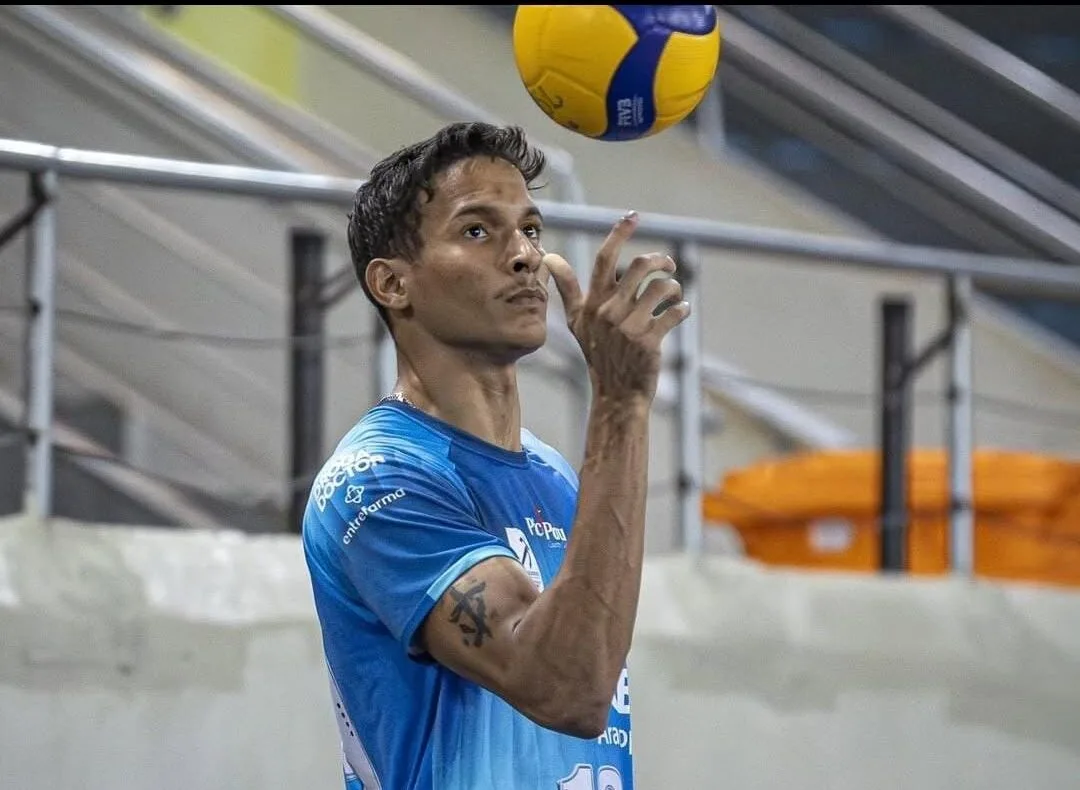 De olho no mercado: Ex-central do Araguari Vôlei, Makollys Klayver avalia temporada e projeta o futuro na modalidade