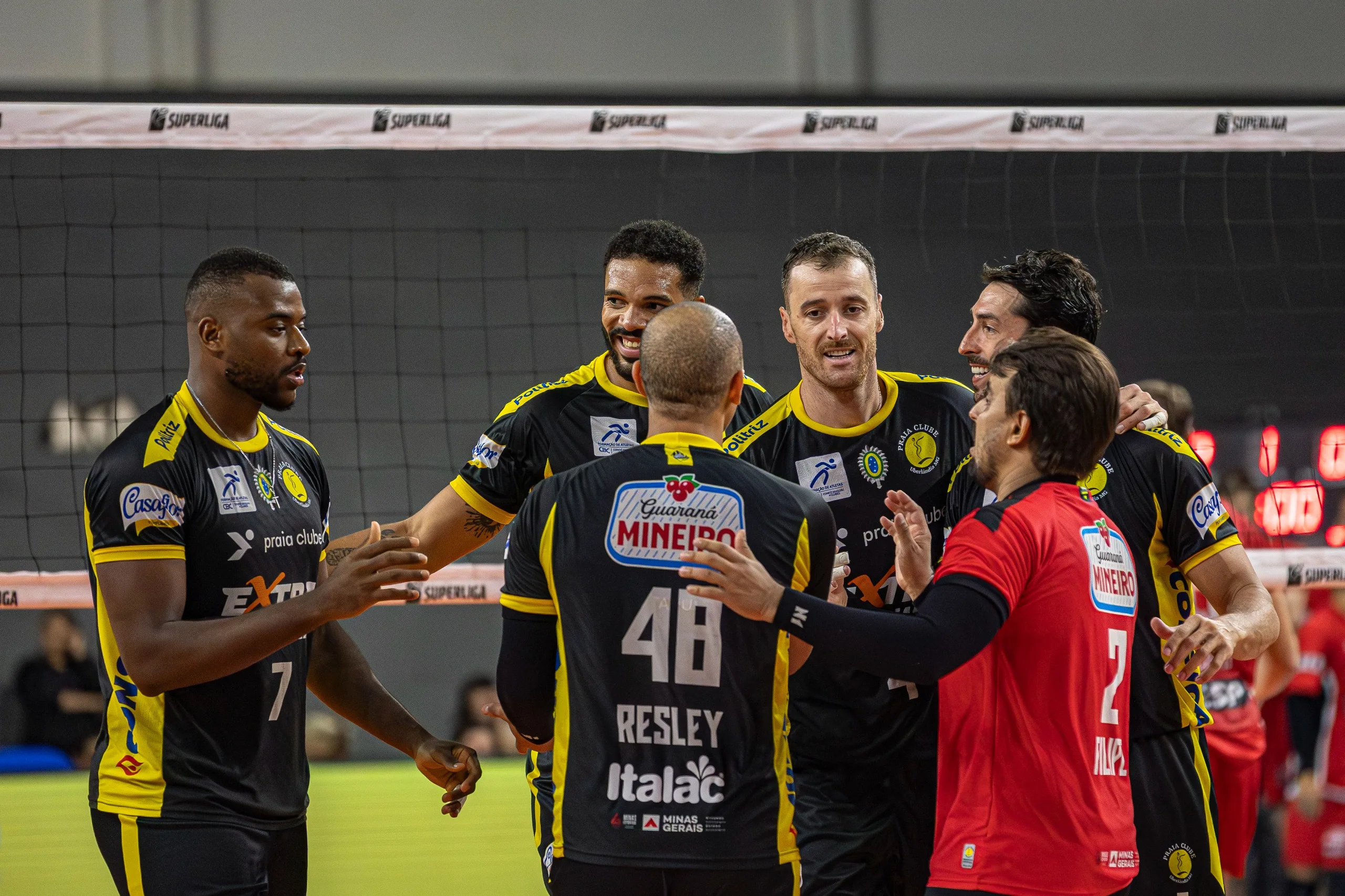 Praia Clube/Uberlândia Vôlei visita Itambé Minas em clássico mineiro no topo da Superliga
