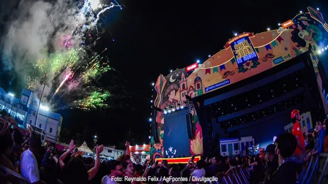 Solange Almeida e João Gomes chamaram atenção na abertura do São João de Campina Grande