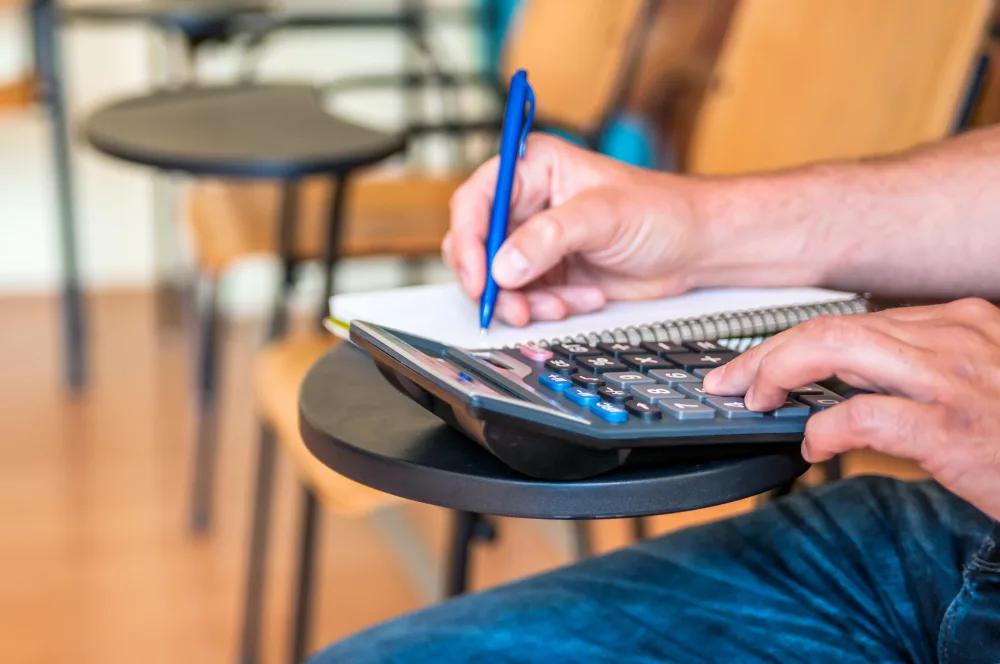 Educação acessível: como estudar sem gastar muito