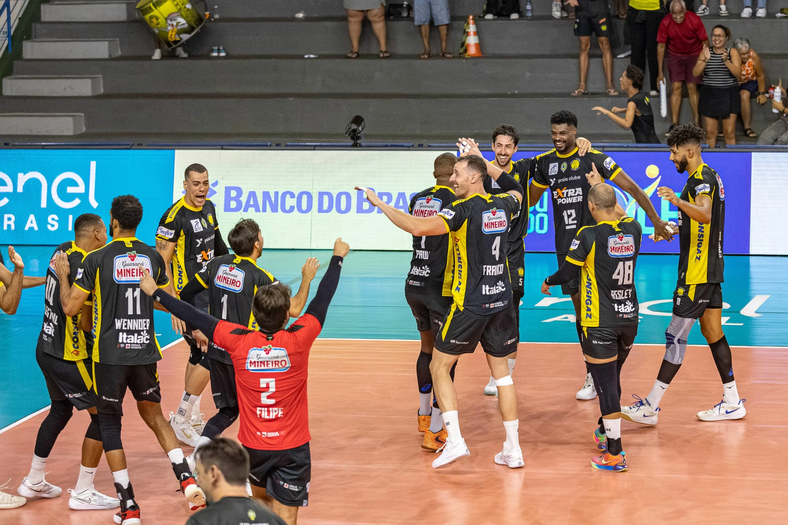Praia Clube/Uberlândia Vôlei e BateuBet Guarulhos decidem vaga na semifinal em Jogo 3 no UTC