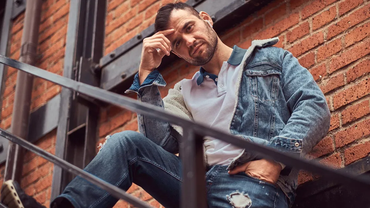 Como cuidar do jeans para manter o caimento e a cor por mais tempo