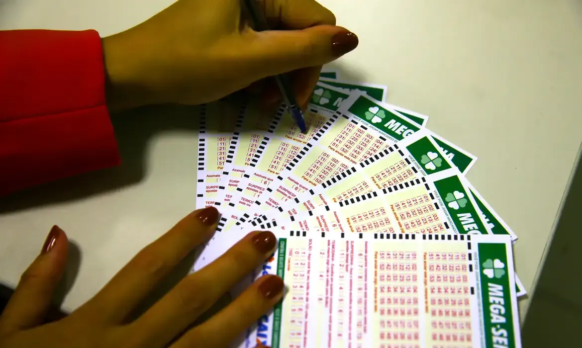 Resultado da Mega-Sena 3010: Concurso especial de 30 anos premia duas apostas com R$ 168 milhões cada
