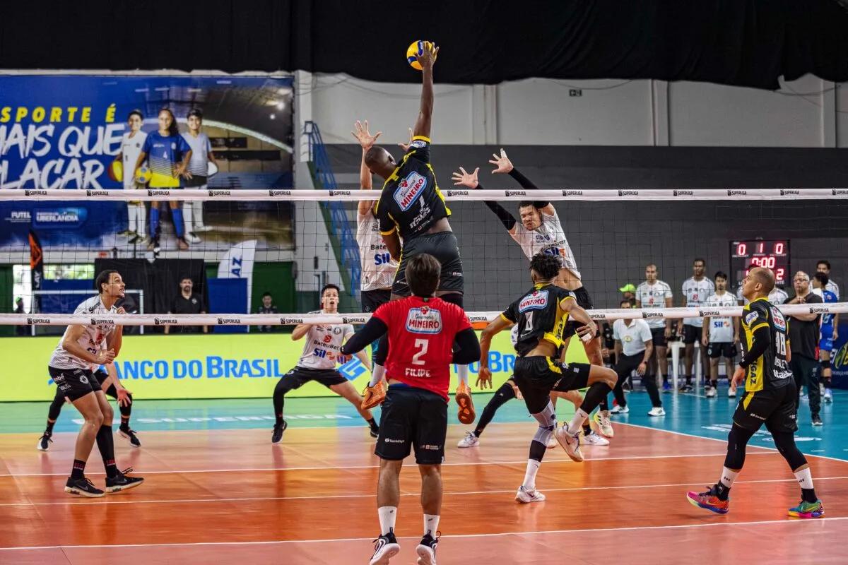 Praia Clube/Uberlândia Vôlei vence Guarulhos no UTC e larga na frente nos playoffs da Superliga