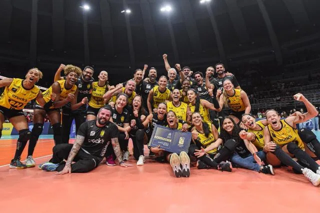Praia Clube na final da Super Liga Feminina de Vôlei